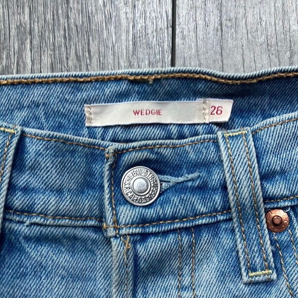 LEVIS Wedgie light wash jeans size 26 - Picture 3 of 7